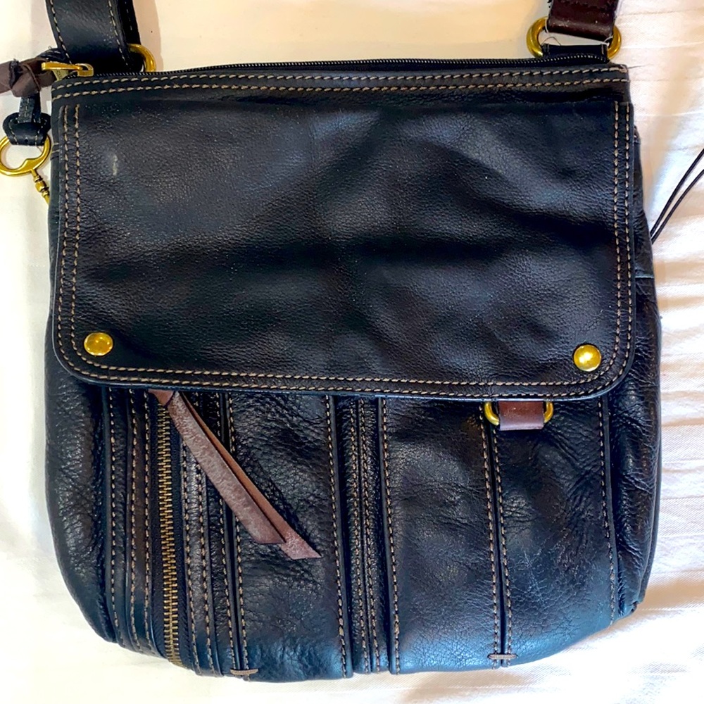 Fossil Crossbody Bag in Black with key holder.